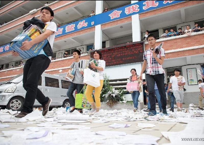 Xem cuoc song thi sinh thi lai dai hoc o Trung Quoc